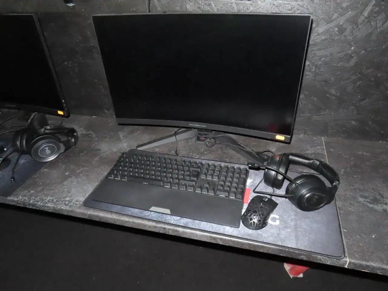 Billede 1 - 27" curved gaming monitor, ASROCK PHANTOM GAMING pg27f15rs1a