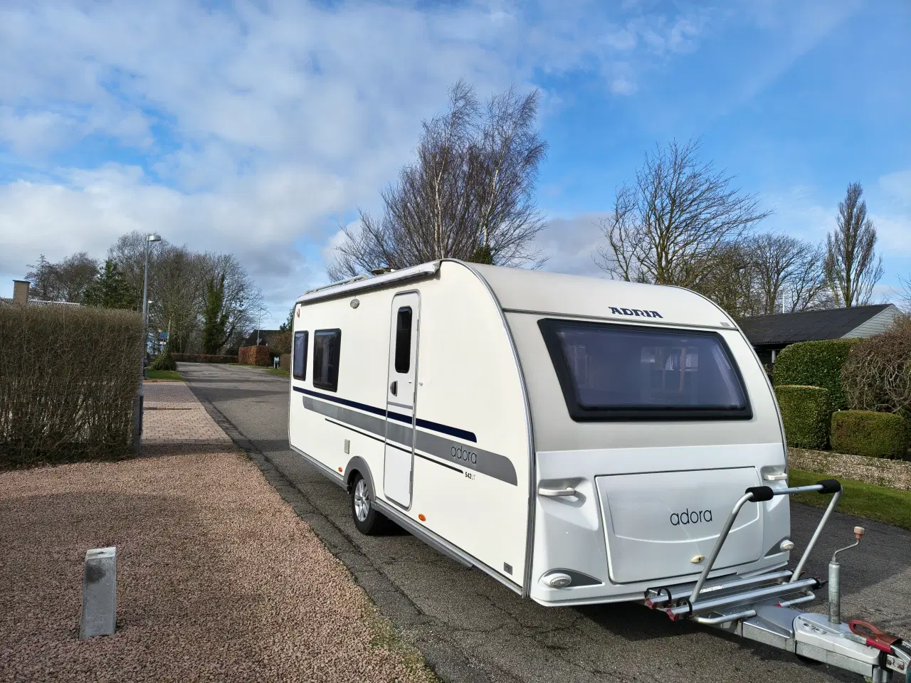 Billede 2 - Meget velholdt Adria med 2 fortelte, markise mm.