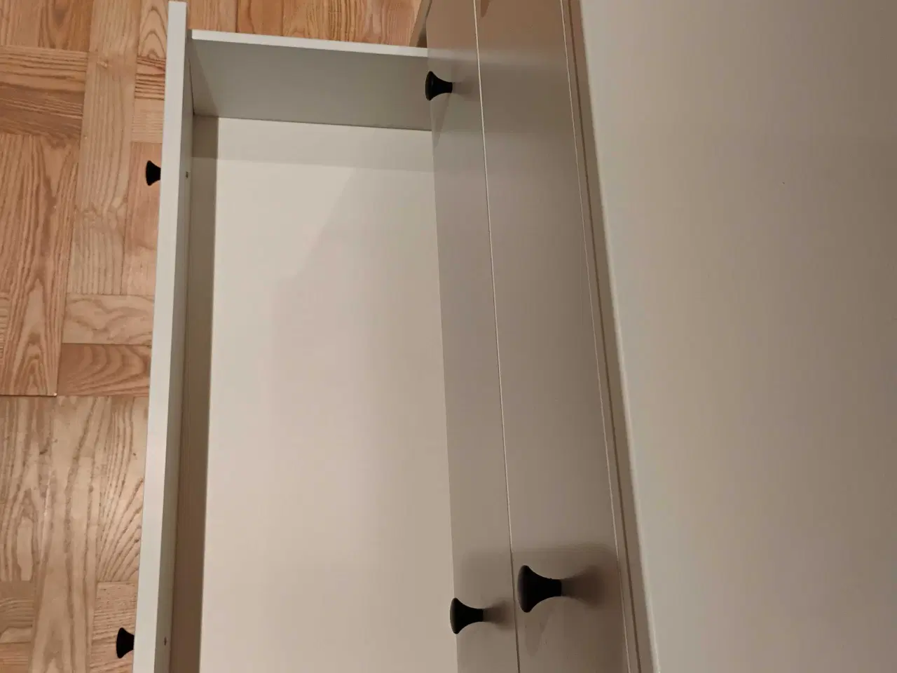 Billede 3 - Kommode i pæn stand