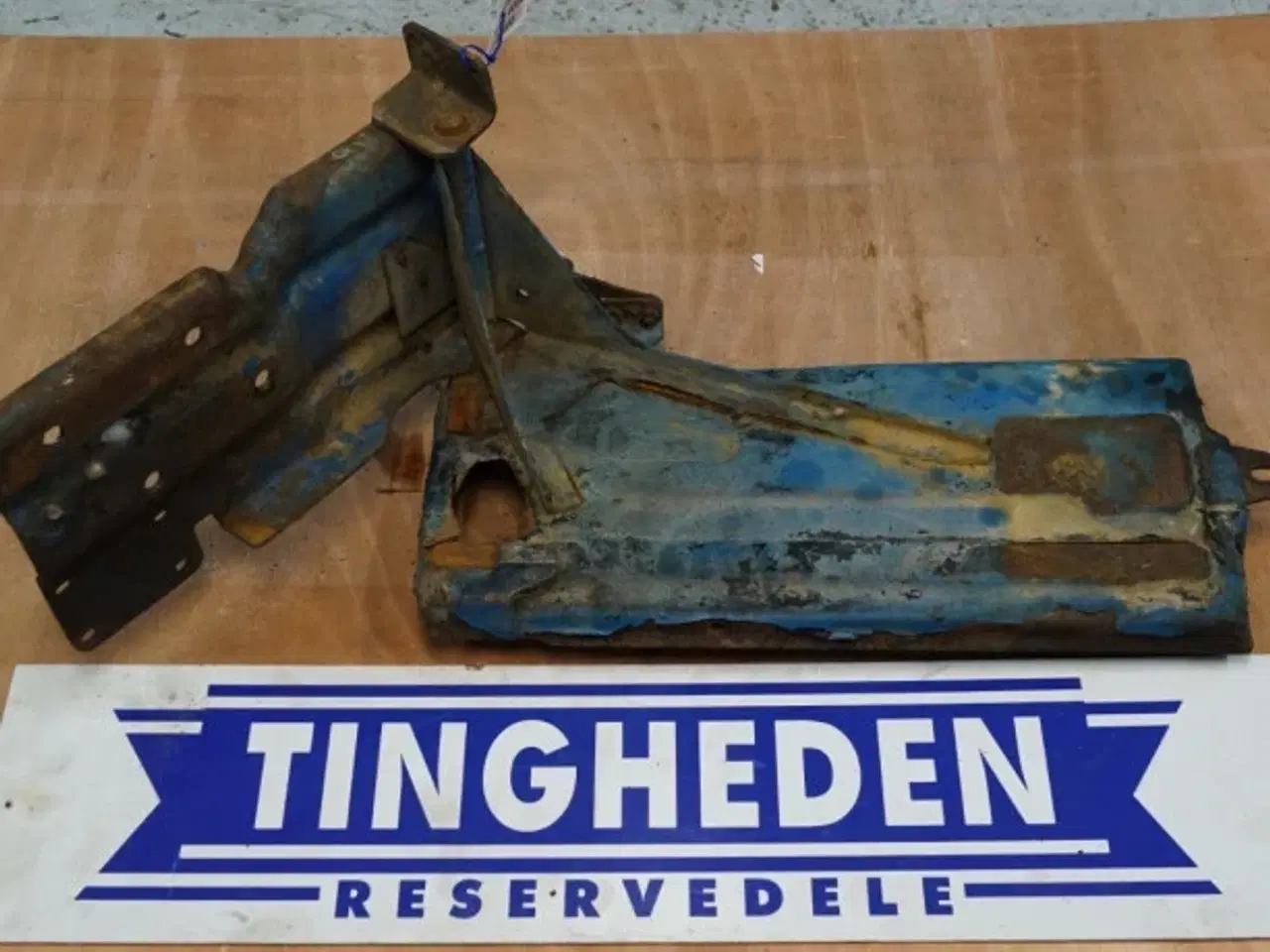 Billede 1 - Ford 4000 Batterikasse