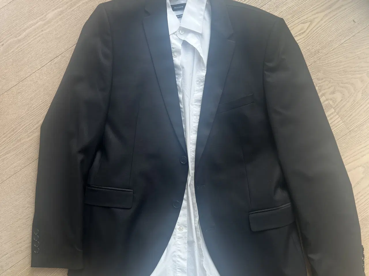 Billede 1 -  jakkesæt (sort ) inkl skjorte 