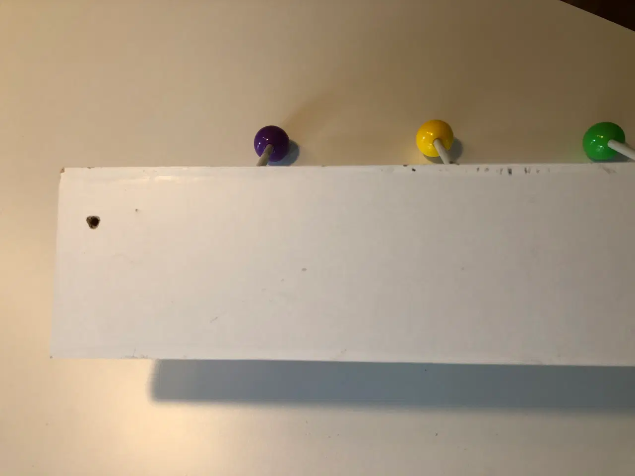 Billede 8 - Knagerække i flotte farver til børnene