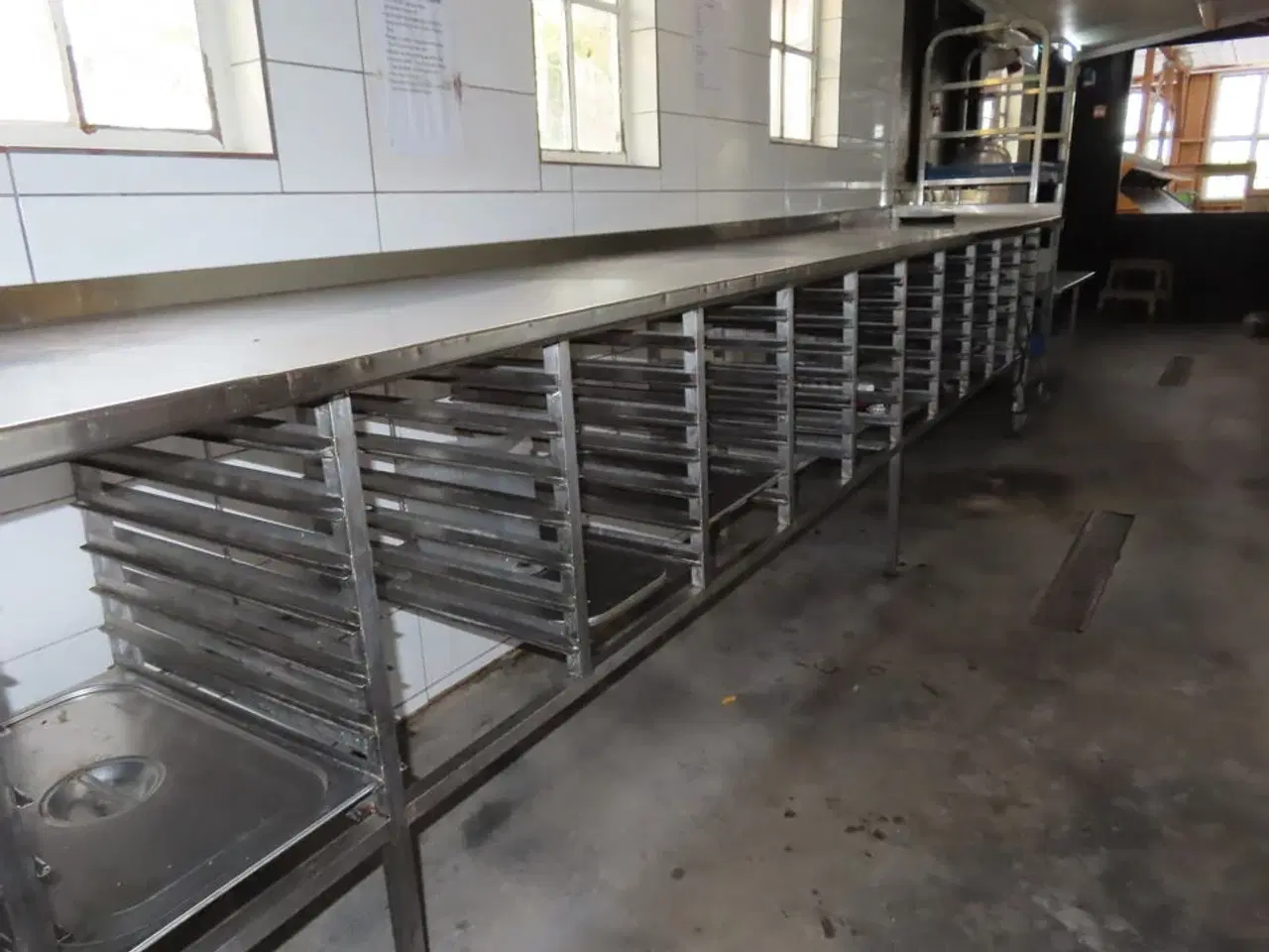 Billede 5 - Rustfri stålbord, ca. 5 meter