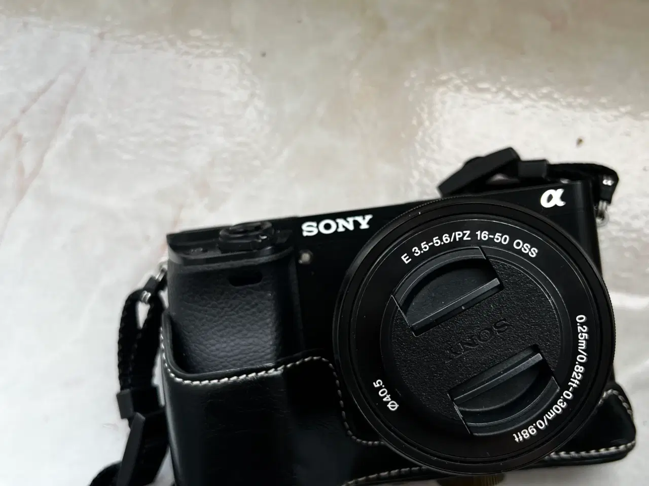 Billede 2 - Sony A6000 kamera - Som ny (inkl. cover)