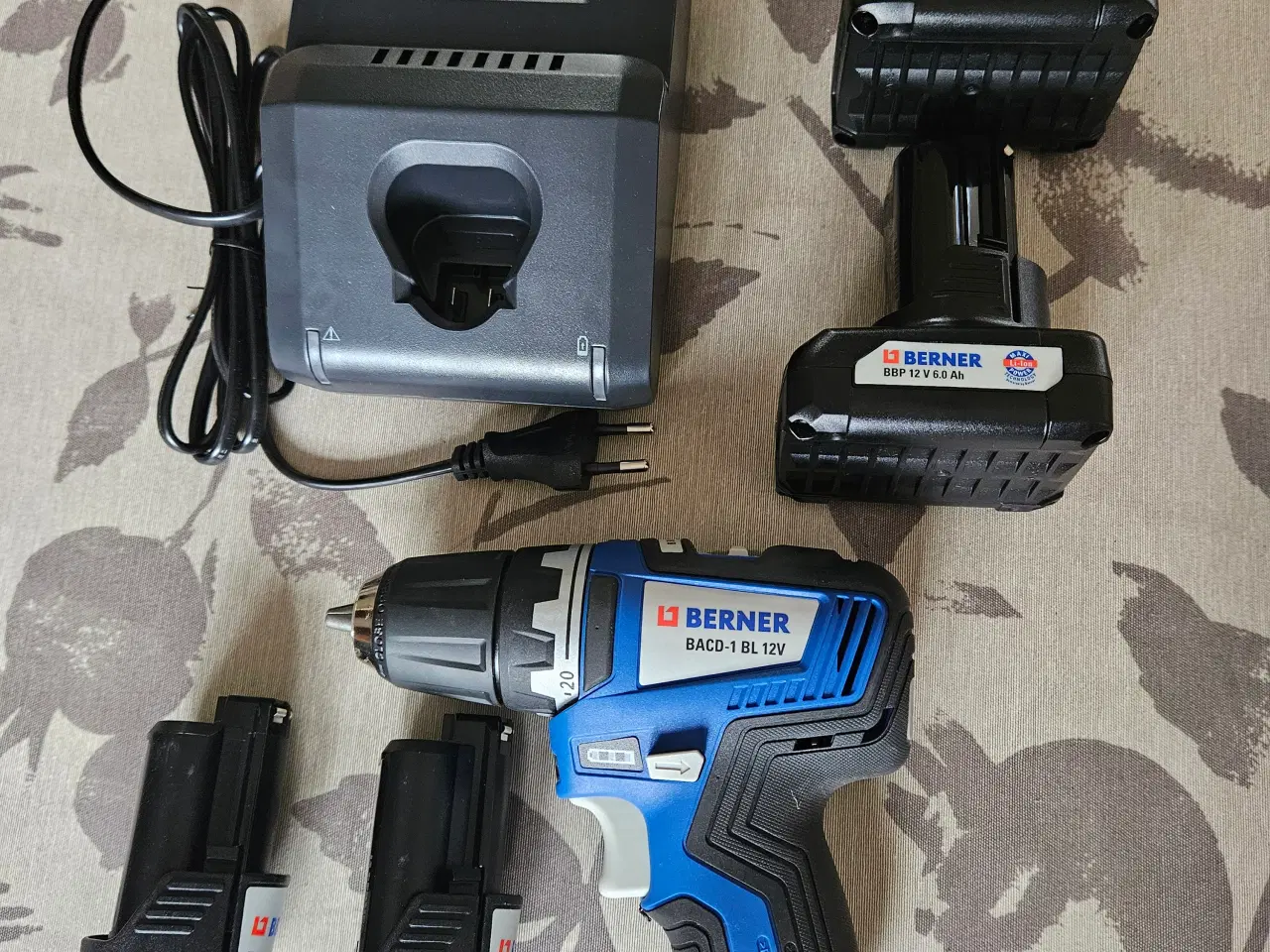 Billede 2 - 12V Akkuskruemaskine med 4 batterier