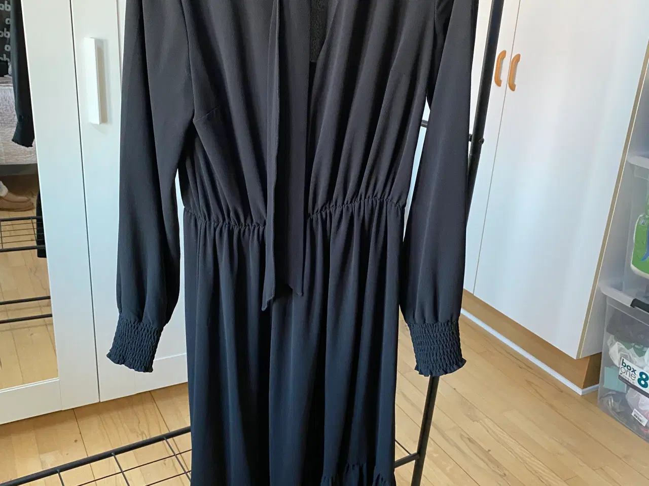 Billede 1 - Sort kjole fra Gina Tricot