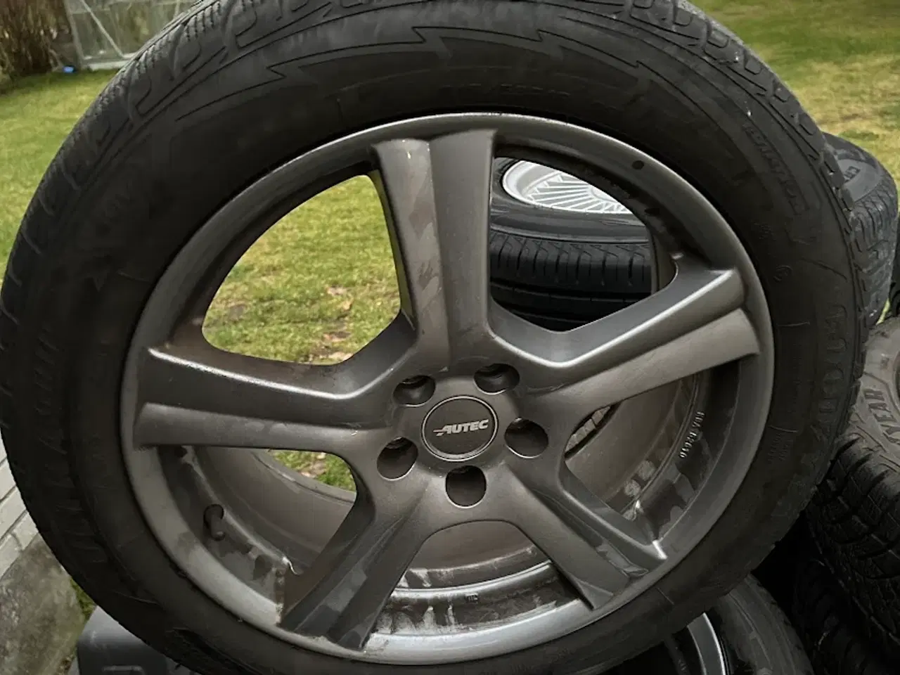 Billede 3 - Alutec 5x108  215/55 Goodyear vinterdæk SUV