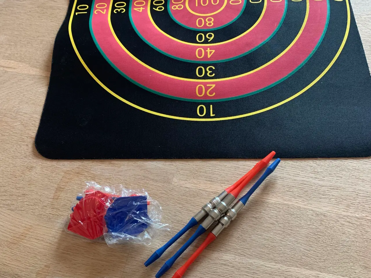 Billede 1 - Dartspil i lækkert kraftigt materiale