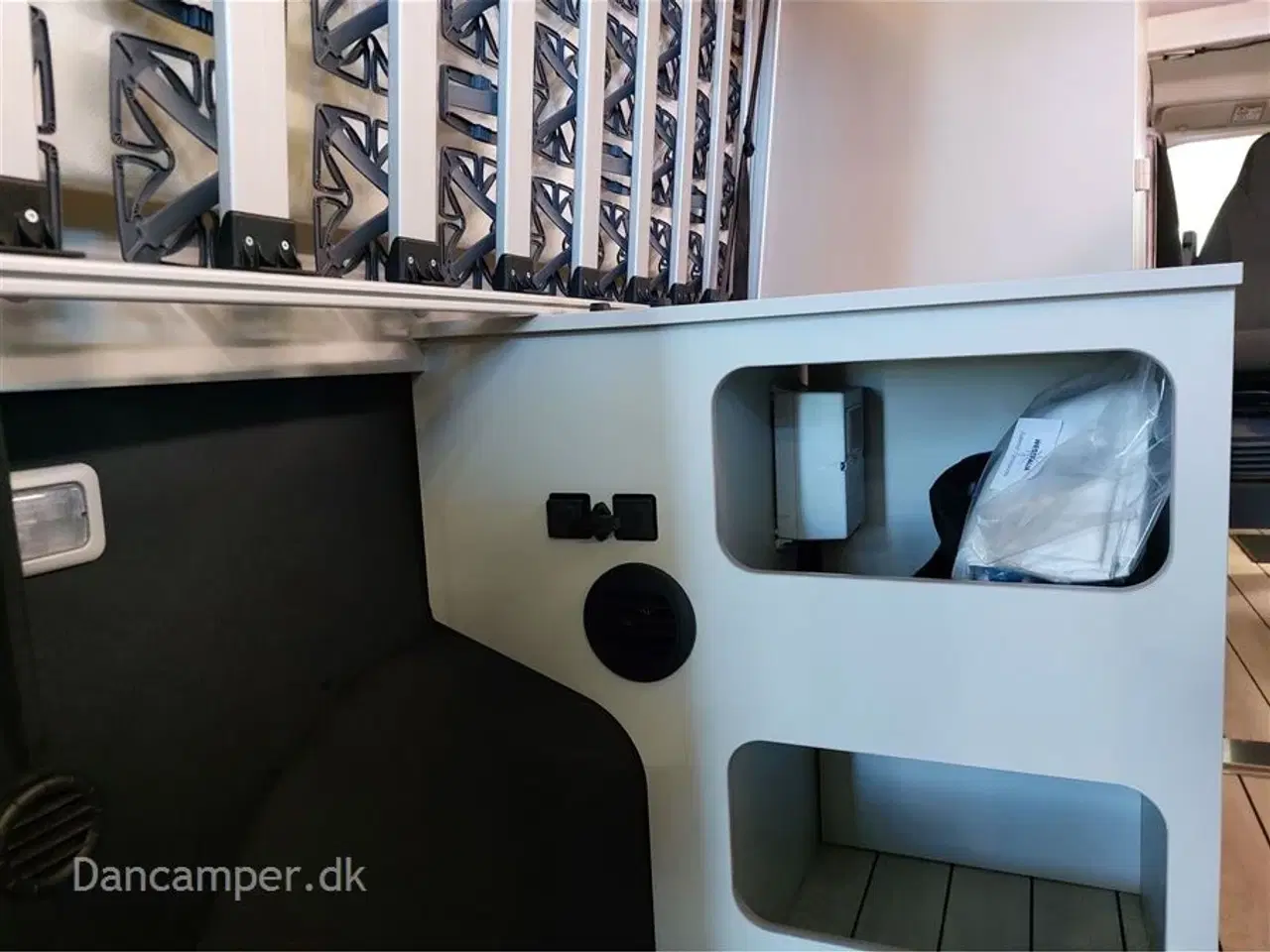 Billede 29 - 2025 - Westfalia Columbus 600 E   MESSEPRIS kr. 999.900,- SPAR kr. 90.000,- Ny 2025 kort model. 140 HK, 8-trins automatgear, adaptiv fartpilot, langsgående soveplads 198/177 * 197