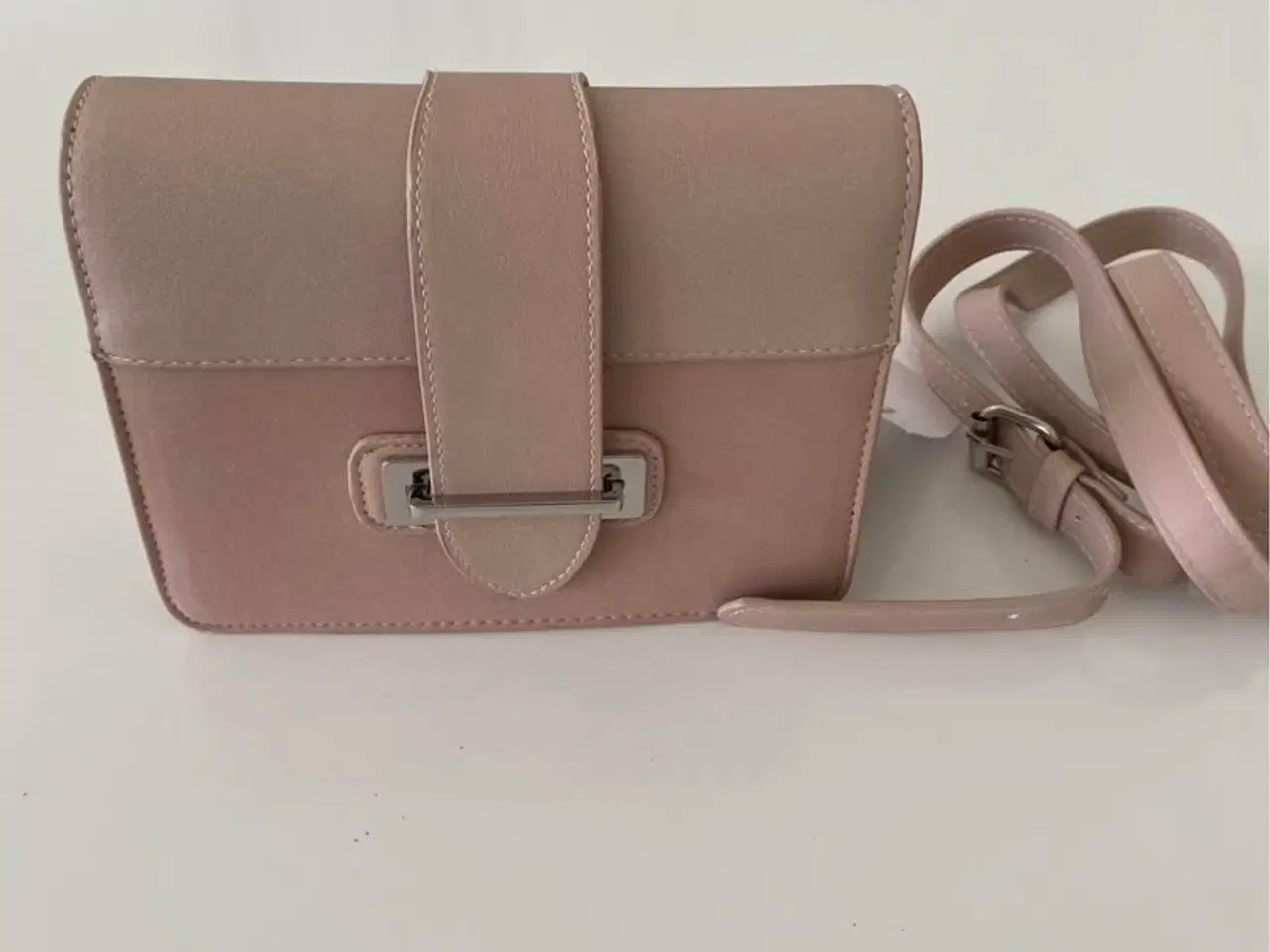 Billede 1 - Dametaske med rem til skulder