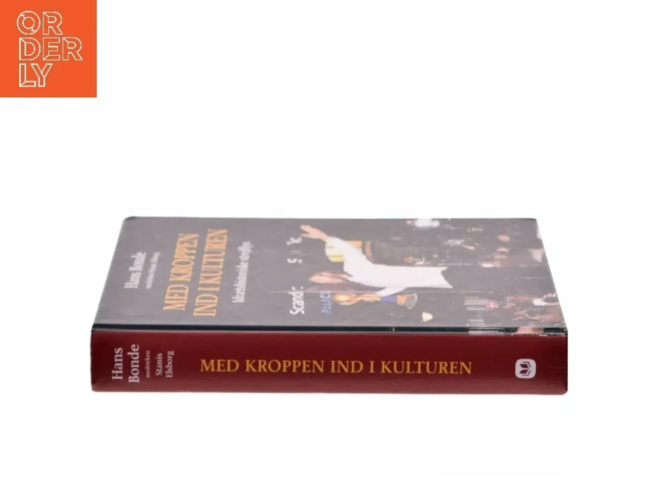 Billede 2 - Med kroppen ind i kulturen : idrætshistoriske strejflys af Hans Bonde (Bog)