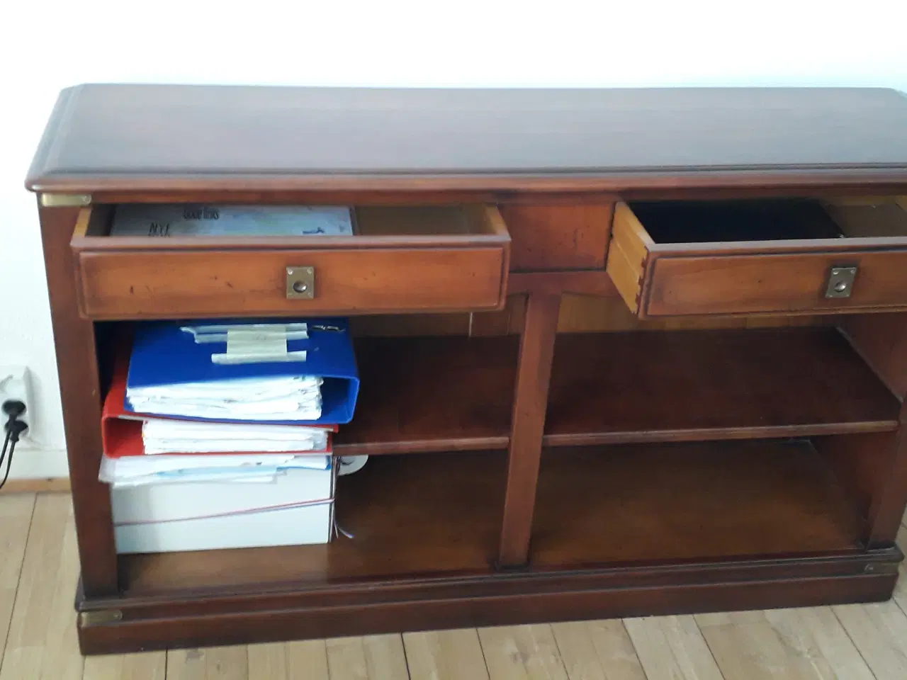 Billede 1 - Reol  massivt  træ 