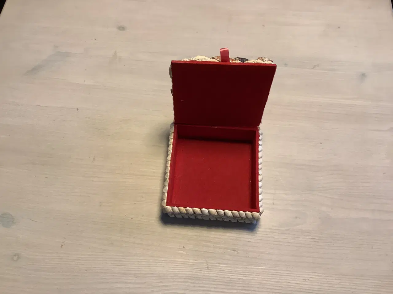 Billede 2 - Lille smykkeskrin med muslingerskaller.