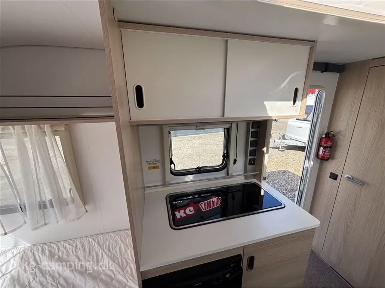 Billede 8 - 2023 - Adria Aviva 400 PS   Super rejsevogn med dobbeltseng.