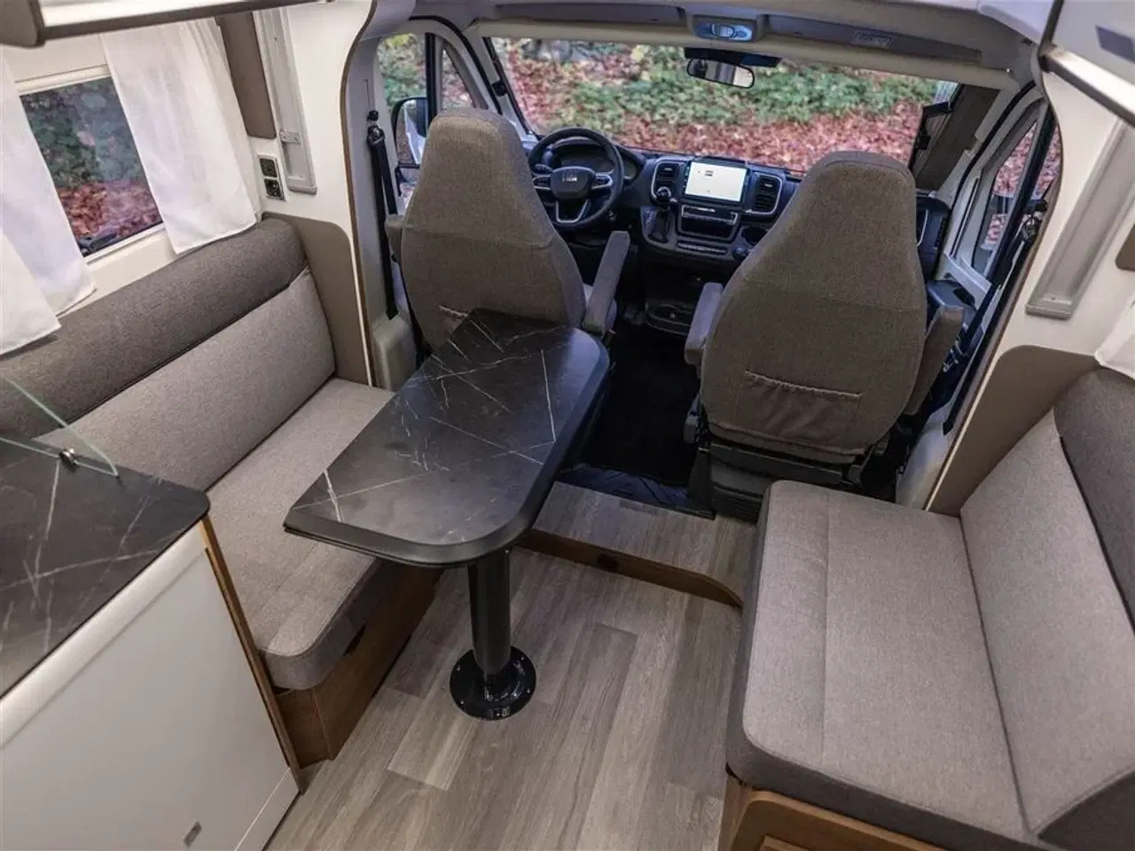 Billede 4 - 2026 - Benimar Mileo 268   Skandinavisk design og komfort året rundt