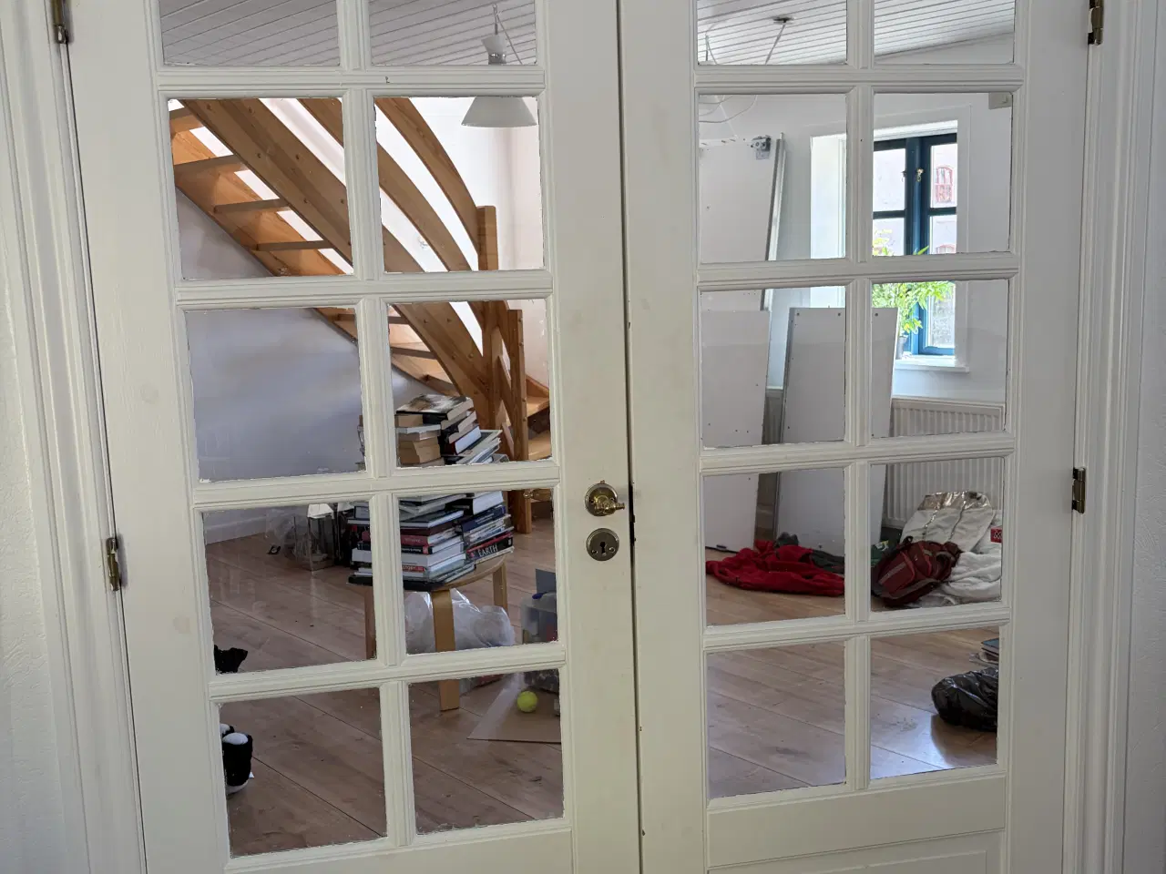 Billede 1 - Hvide dobbelte fyldningsdøre med glasruder