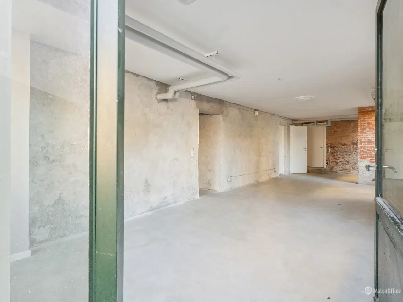 Billede 3 - Et butikslokale med sjæl, lys og plads til at skabe dit eget univers