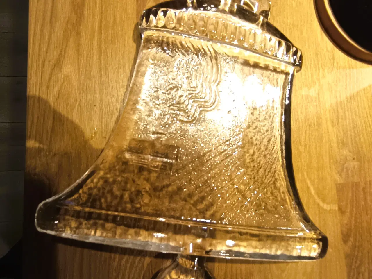 Billede 3 - Stor juleklokke af glas fra Kosta Boda. Designet a