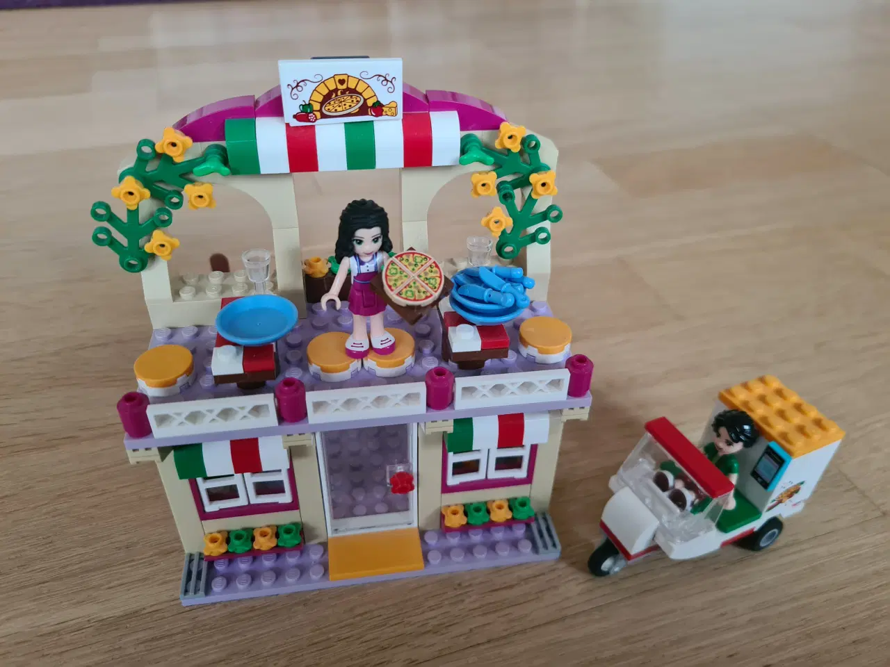 Billede 1 - LEGO Friends 41311 Heartlake pizzeria