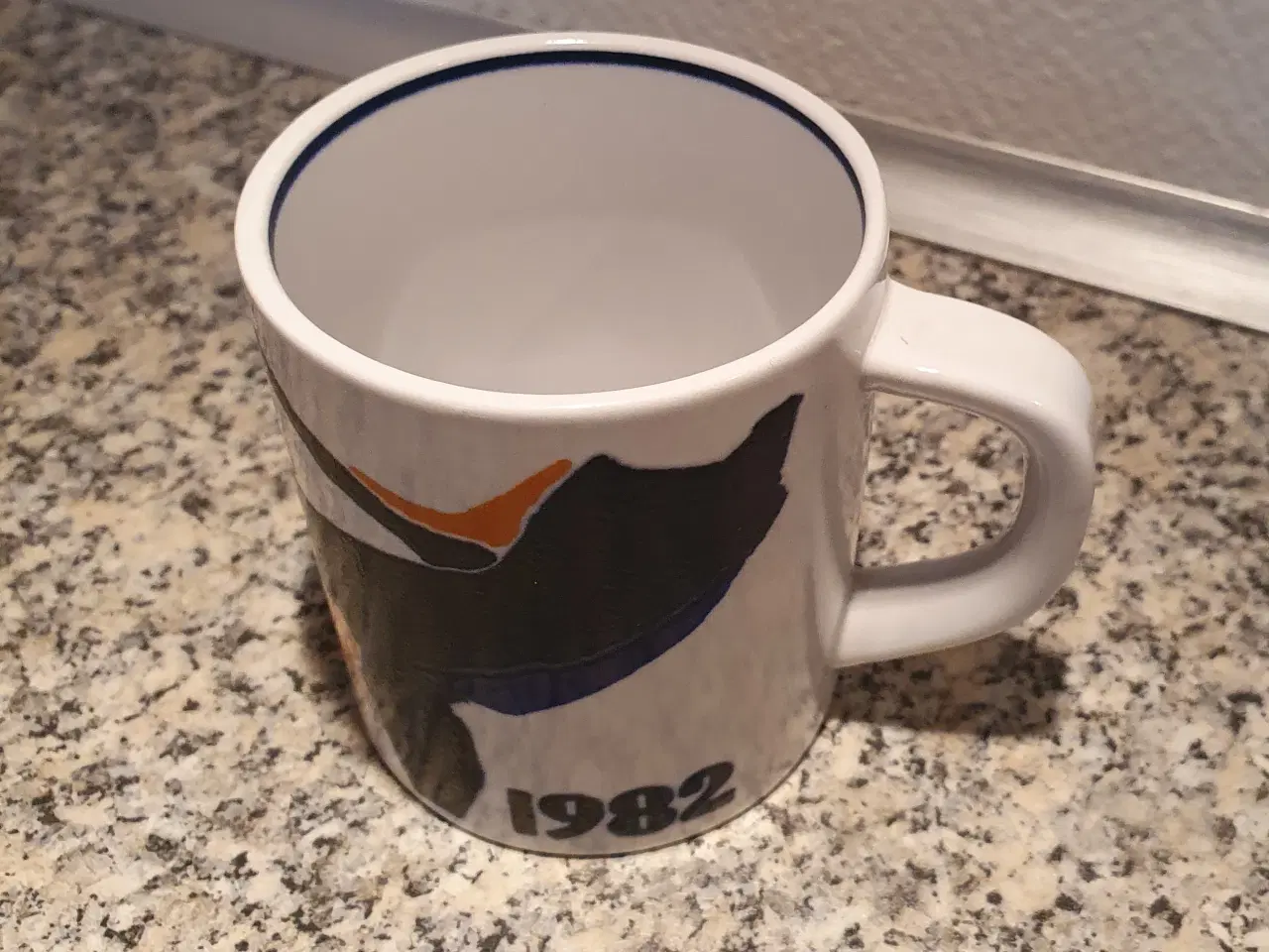 Billede 1 - Royal Copenhagen Årskrus 1982, lille