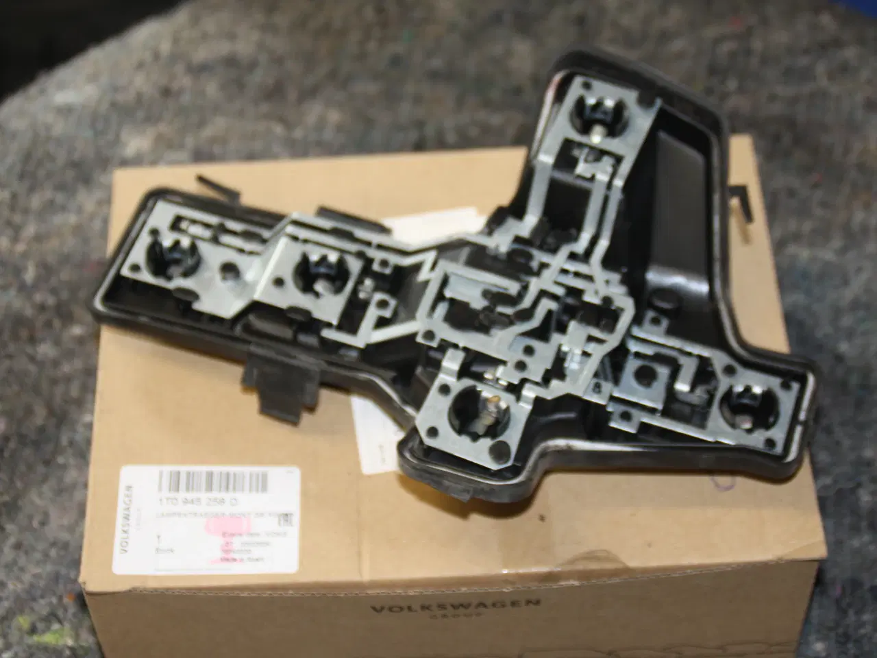 Billede 4 - Lampefatning baglygte VW Touran