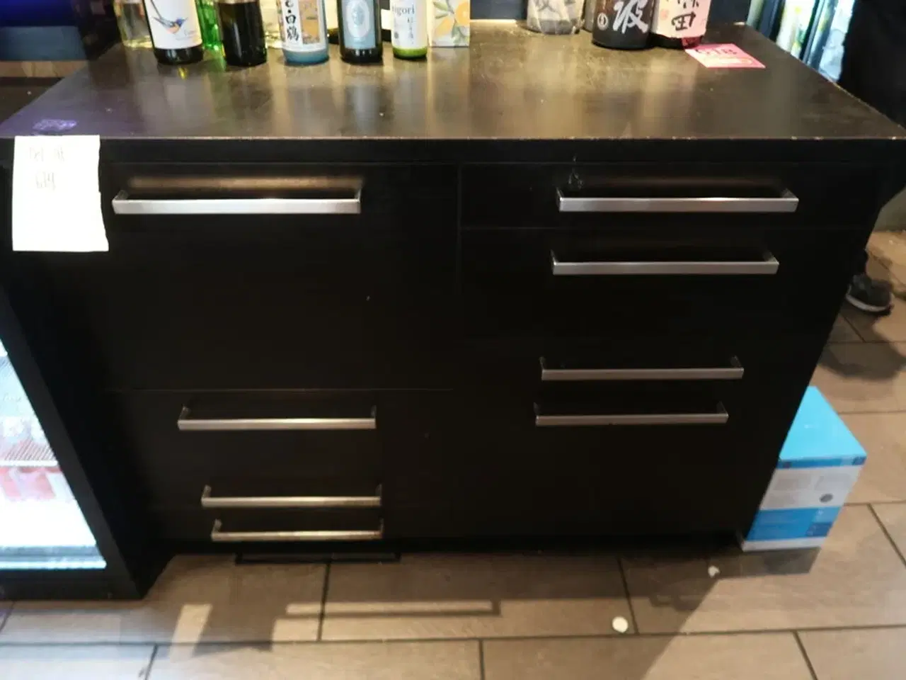 Billede 2 - 2 stk. Skabe med indhold