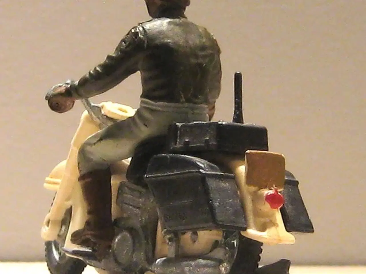 Billede 4 - Legetøj modelmotorcykel Vintage Britains