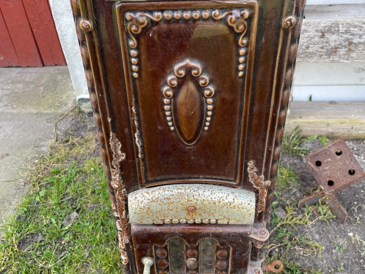 Billede 1 - Antik brændeovn i jern.