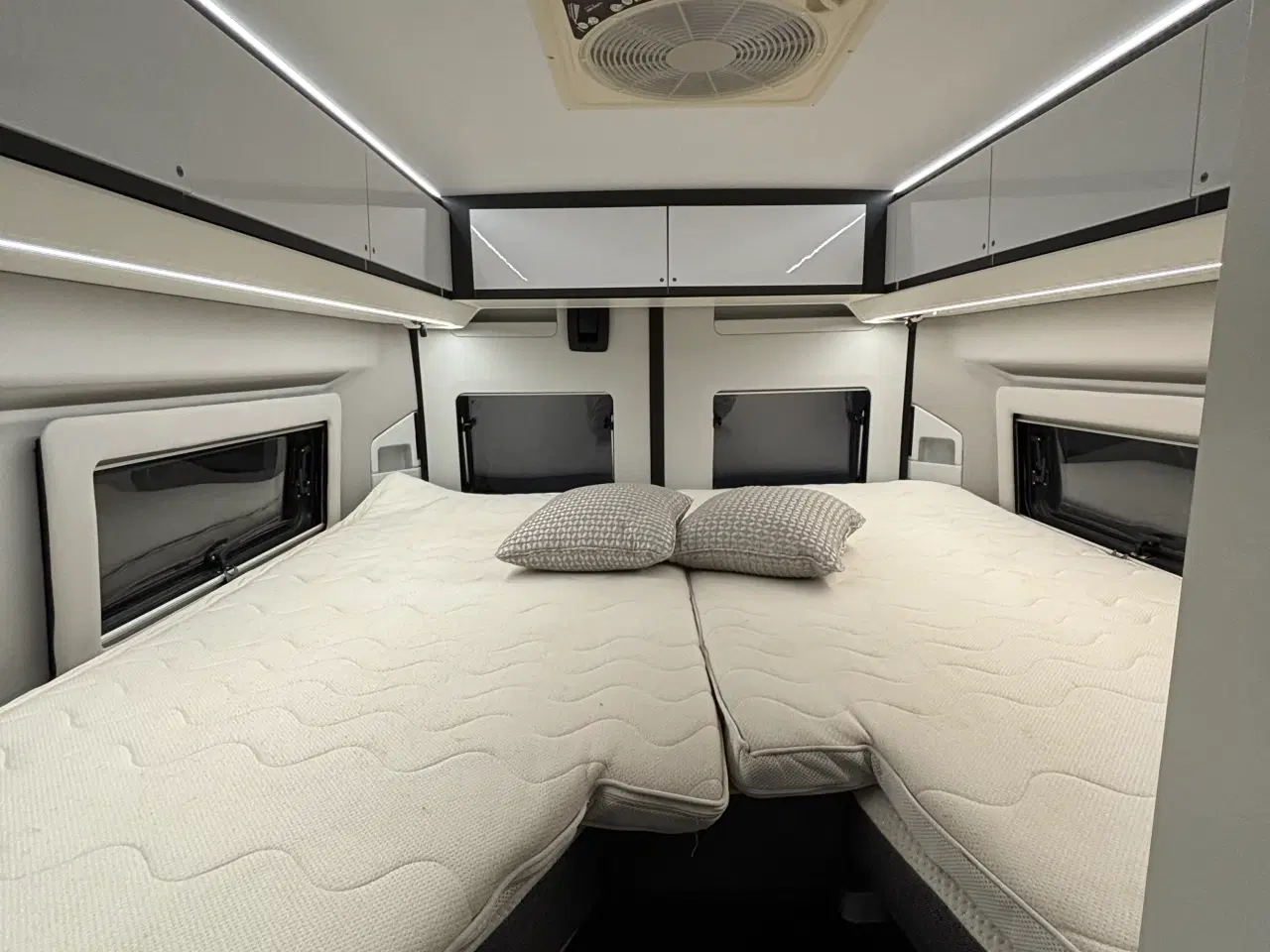 Billede 9 - Autocamper til salg - Adria 640 SLB Twin Supreme