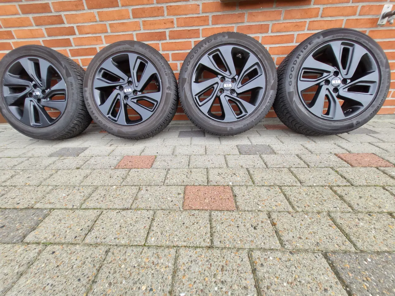 Billede 3 - alufælge sort 17" med gode helårsdæk