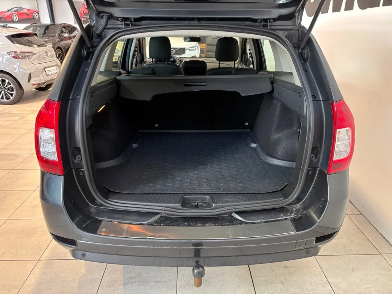 Billede 4 - Praktisk og rummelig stationcar, til små penge!