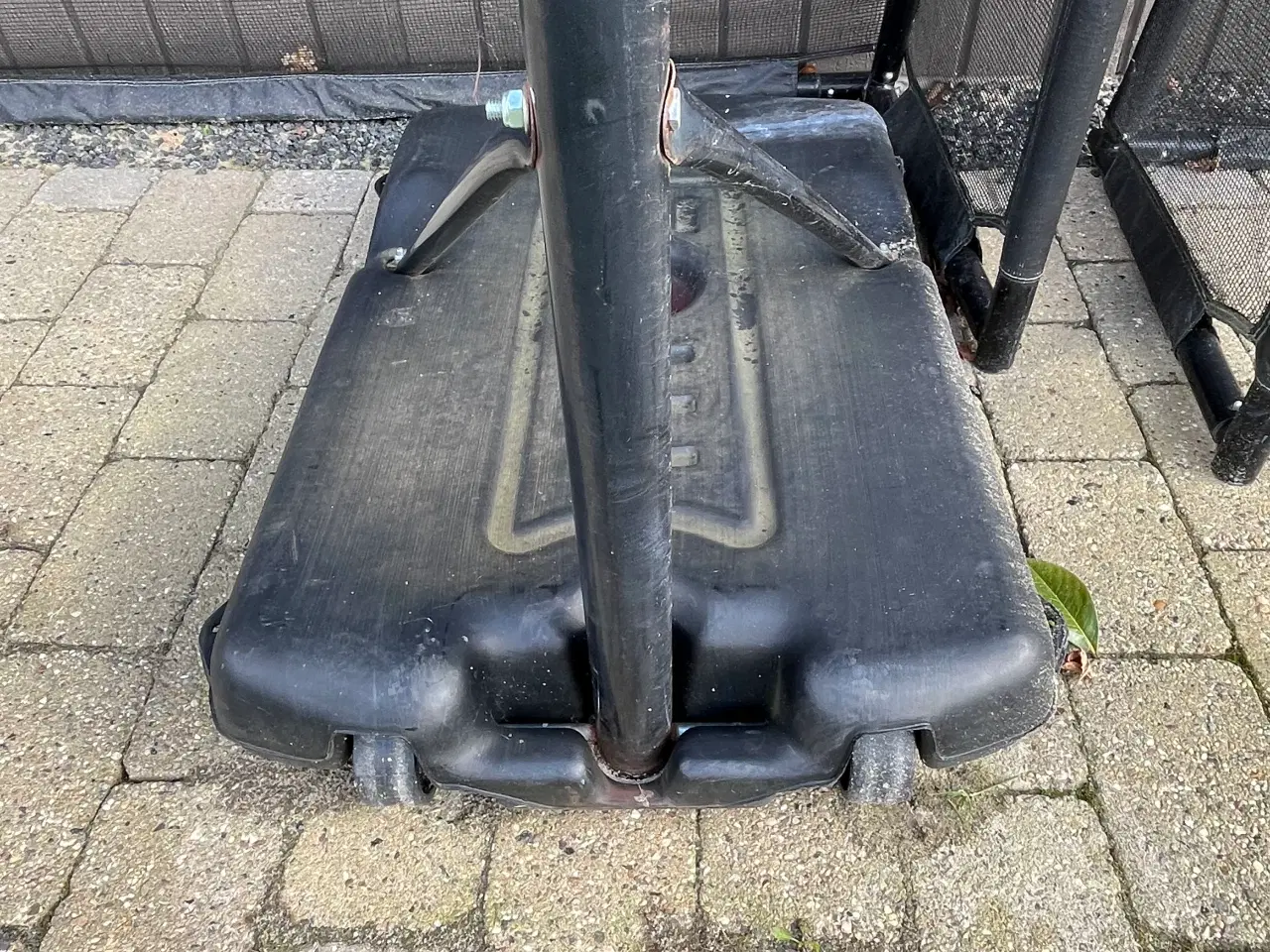 Billede 3 - Basketballkurv på stander 