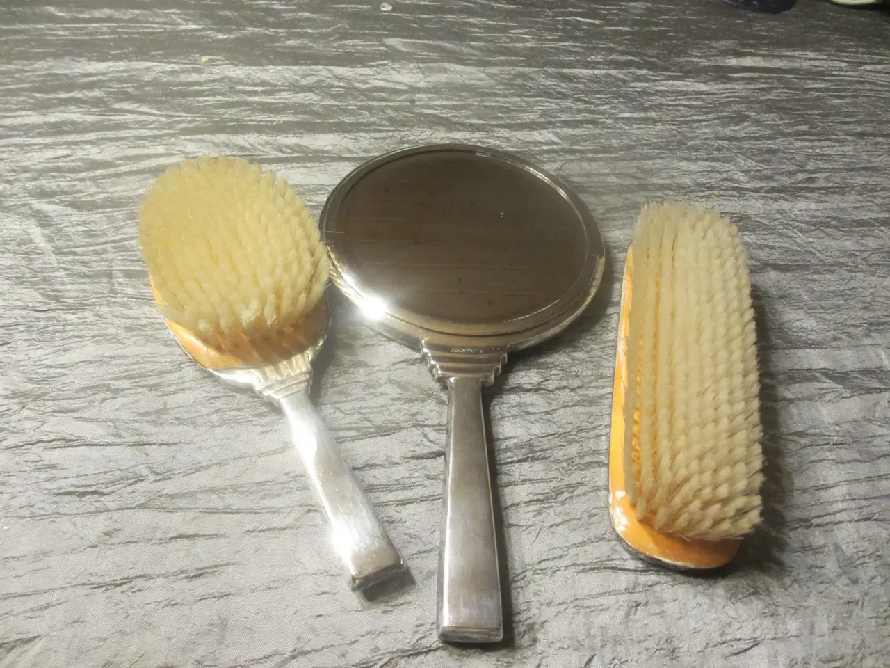 Billede 2 - pletsølv    retro børstesæt med spejl