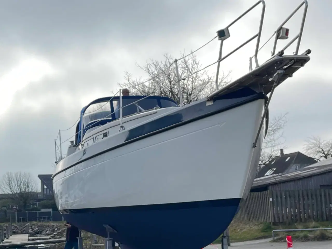 Billede 18 - Motor sejler med stor agter kahyt. Compass 31.