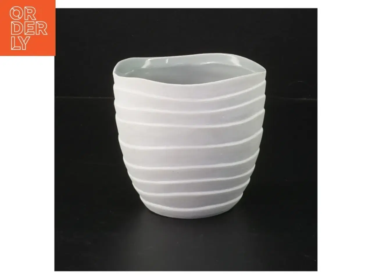 Billede 1 - Hvid keramik potteskjuler (str. 10 cm ø. 10,5 cm)