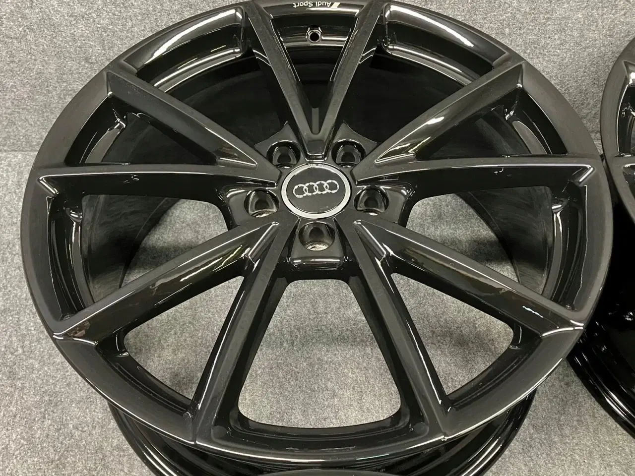 Billede 2 - ALUFÆLGE AUDI TT 8S0 20"