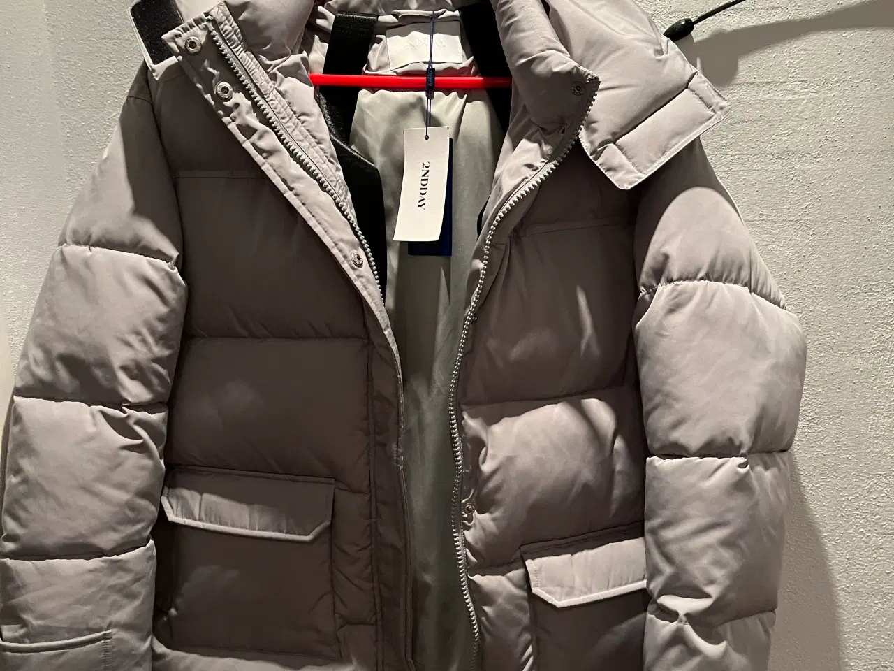Billede 1 - Ny grå dun jakke.
