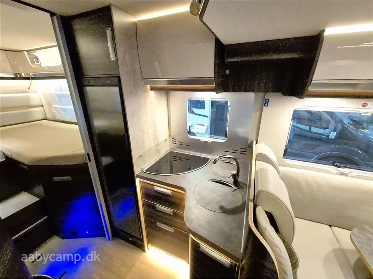 Billede 11 - 2022 - Laika Ecovip 3019 Automatgear. Solceller. 200Ah lithium batteri. 2000W inverter. A/C. udvendigt gas og bruseudtag. Markise. Plisse i front og side ruder. Anntex topmadras undervognsbehandlet. kan vejes op til 3650 Kg.