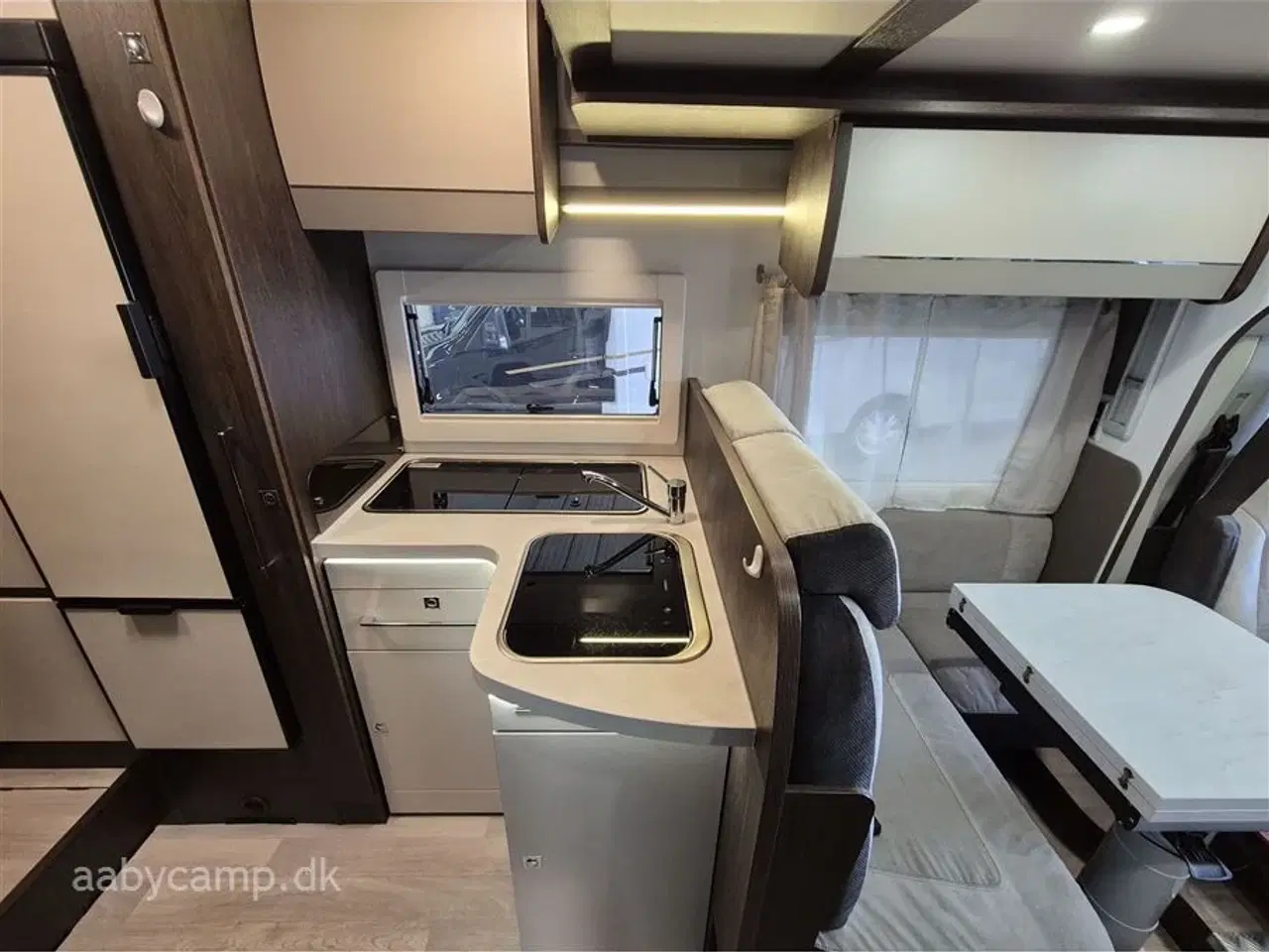 Billede 10 - 2022 - Benimar Tessoro 442   Nk. Pakke. automatgear. solcelle. 2x Agm Batterier. markise. udv. gasudtag. cykelstativ. sælges kun til cvr !!!