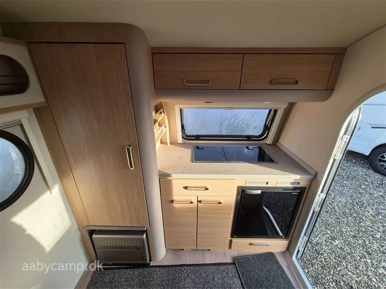 Billede 7 - 2025 - Tabbert T@b 320 RS   kompressor køleskab. forberedt til cykelstativ bag på. 1000 Kg total.