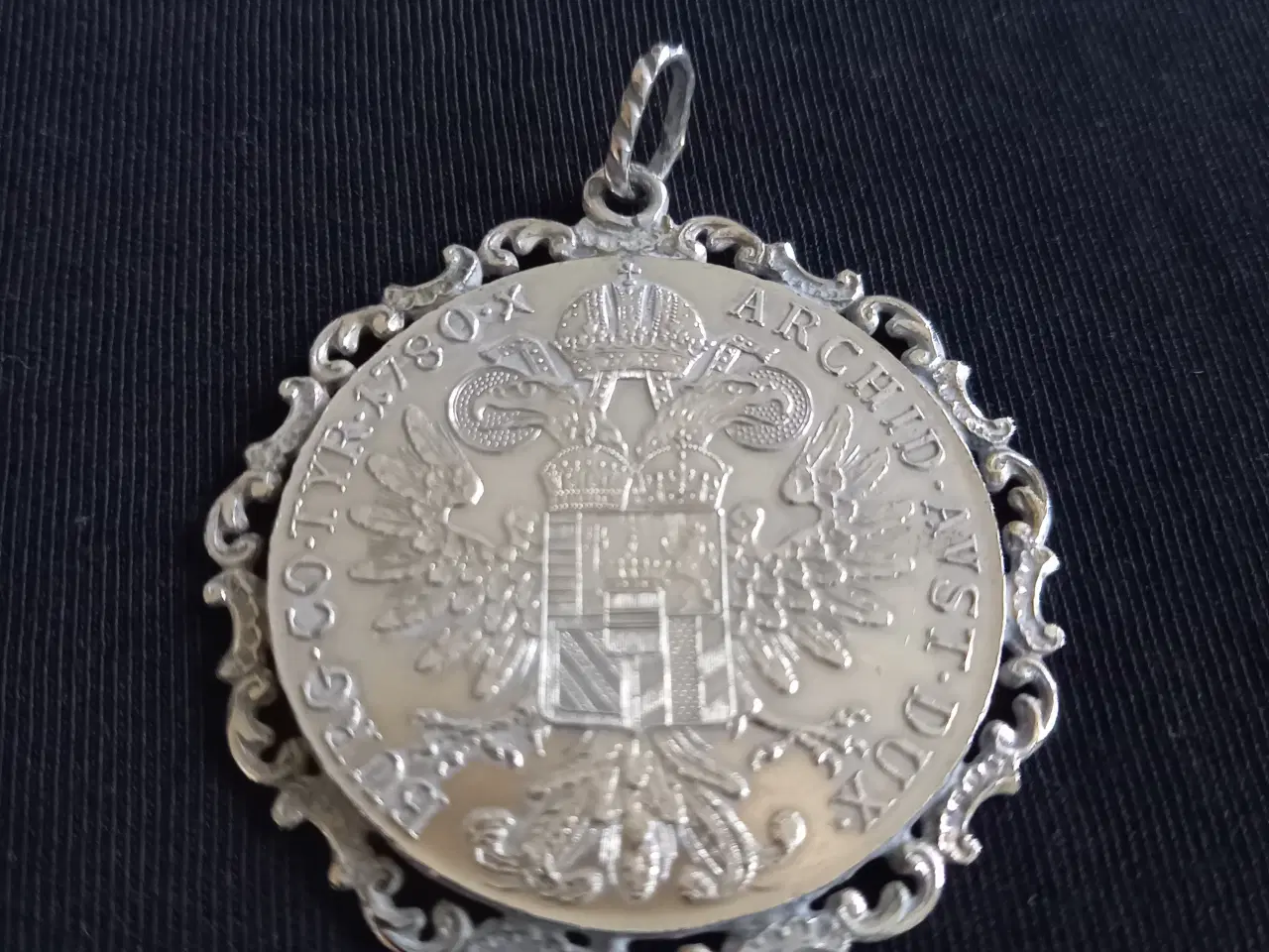 Billede 2 - Maria Theresia sølv mønt/smykke