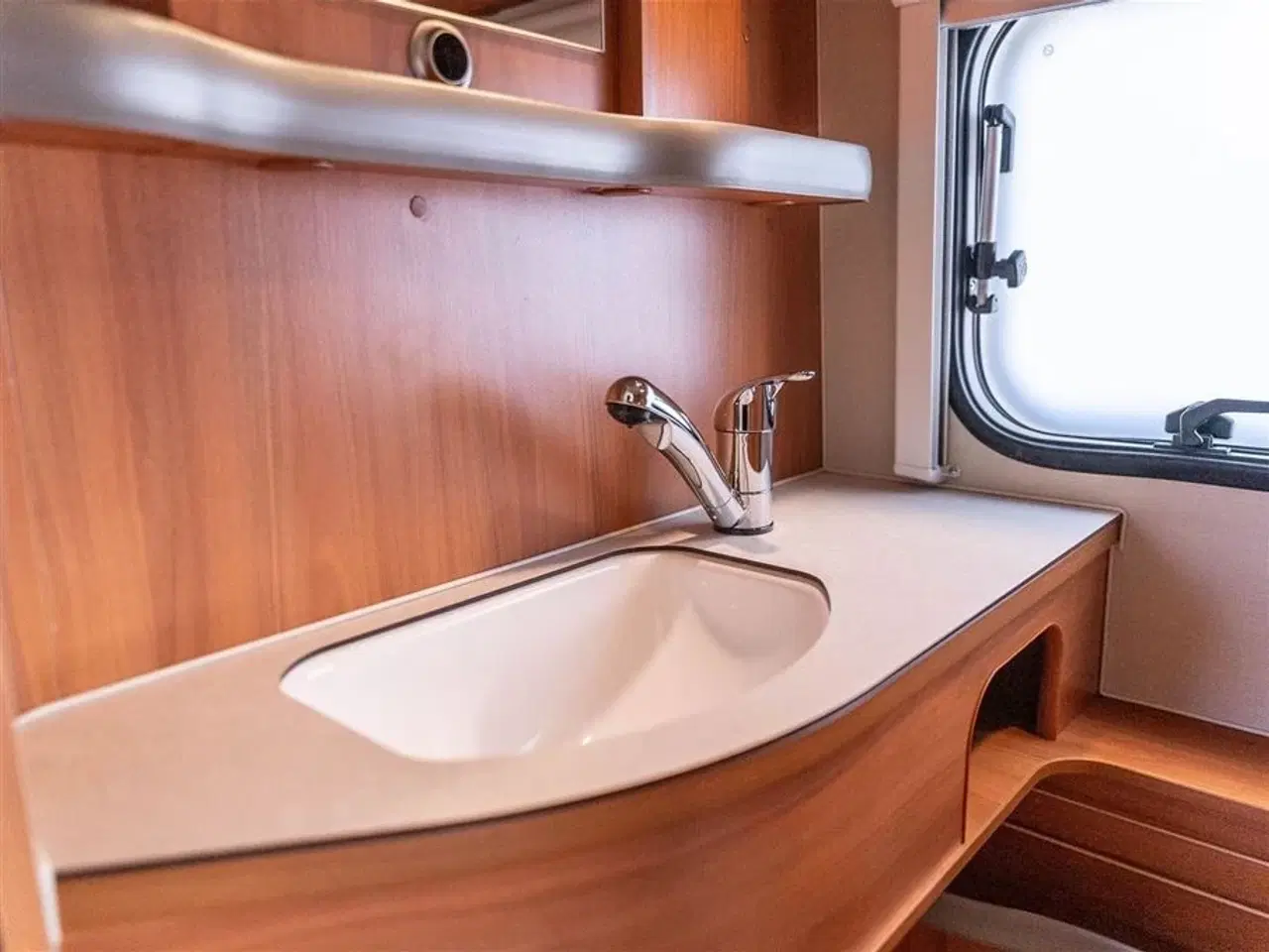 Billede 13 - 2019 - Hymer Eriba Touring Troll 535 GT   Yderst velholdt vogn med hævetag og meget udstyr