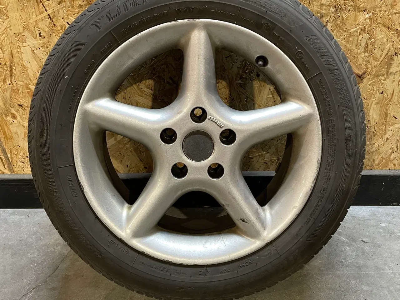 Billede 4 - Sommerdæk 205/55 R16" på original Borbet fælge