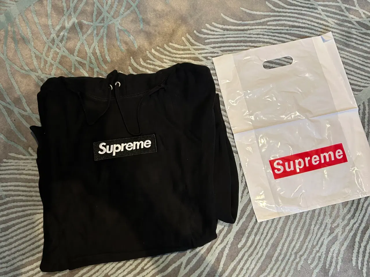 Billede 4 - supreme hoodie rigtig god kval 