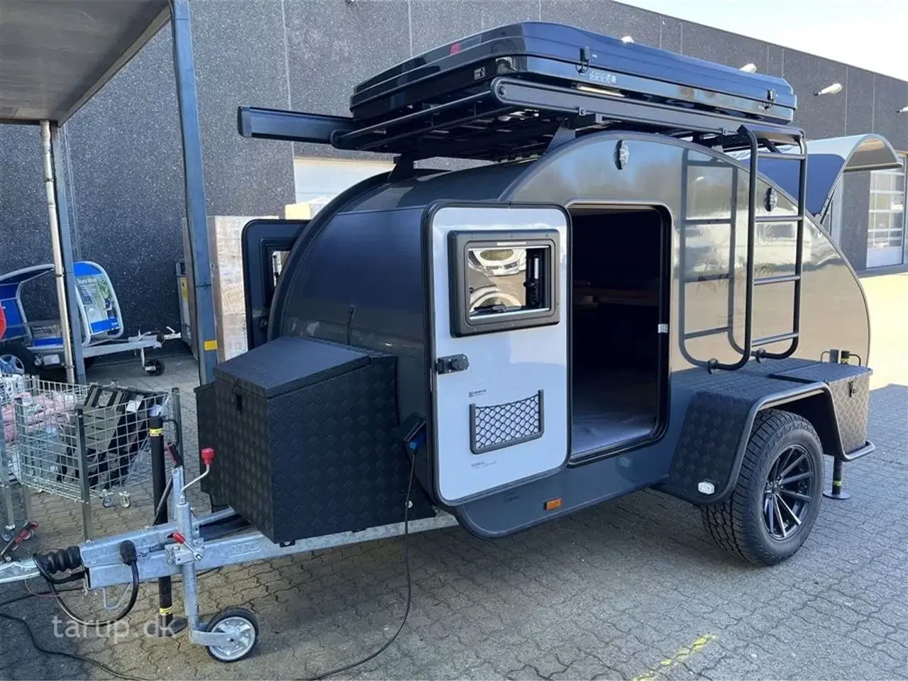 Billede 3 - 2023 - Hero Camper Ranger R   Køkkentelt, solcelle og batteripakke, alufælge, Webasto diesel fyr, Hero Camper Skyebox, markise, køleboks, endekøkken med 2 gasblus.