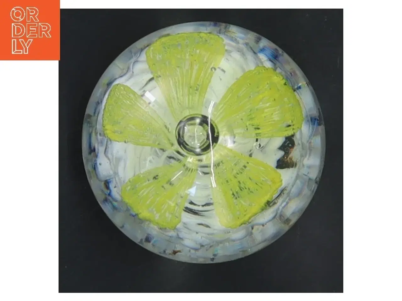 Billede 2 - Glaspapirvægt med indbygget blomstermotiv (str. 7 cm)