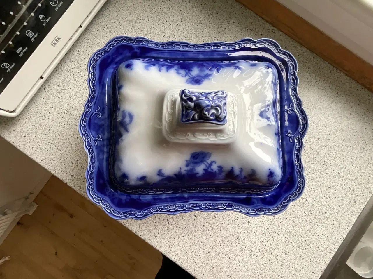 Billede 2 - Royal Wedgwood suppeterrin med underskål