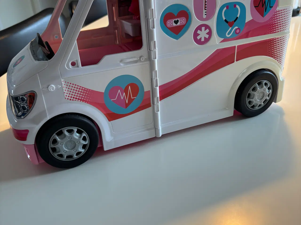 Billede 1 - Barbie ambulance 