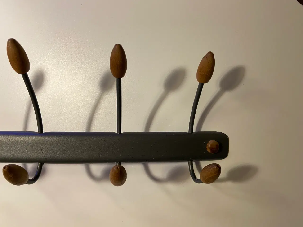 Billede 2 - Knagerække i metal og træ