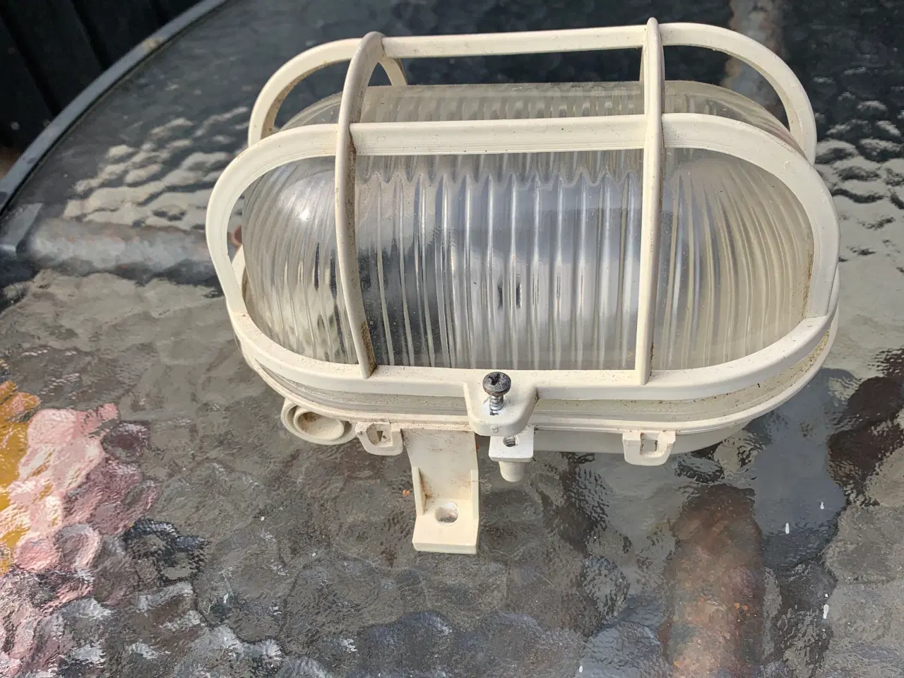 Billede 2 - Udendørslampe i plastik og glas
